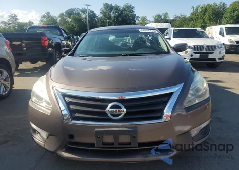 2015 Nissan Altima 2.5 из США, поврежденный, VIN 1N4AL3AP0FC105210